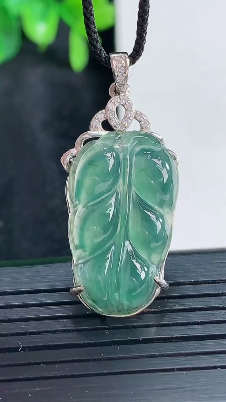 天然A货翡翠925银蓝水金枝玉叶 叶子吊坠尺寸34-17-7.3重:2.65g99
4月13日