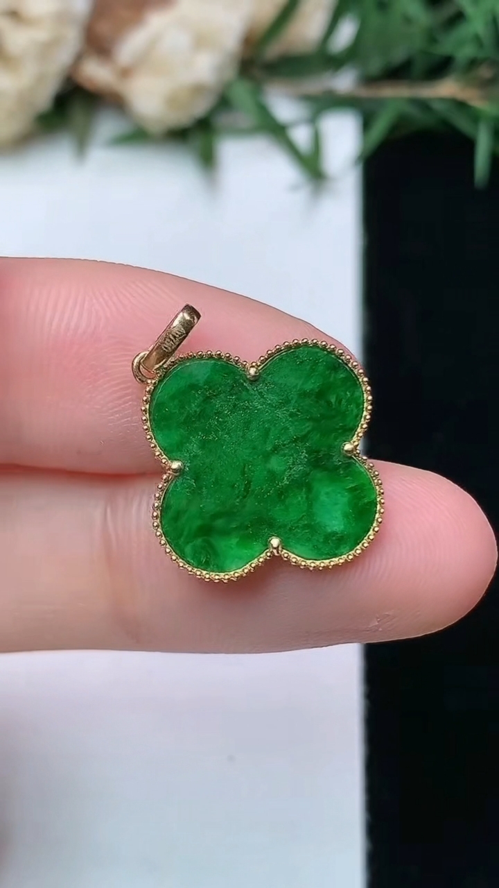 天然A货翡翠四叶草吊坠，尺寸16.8-1.4，重量:1.02g
4月13日