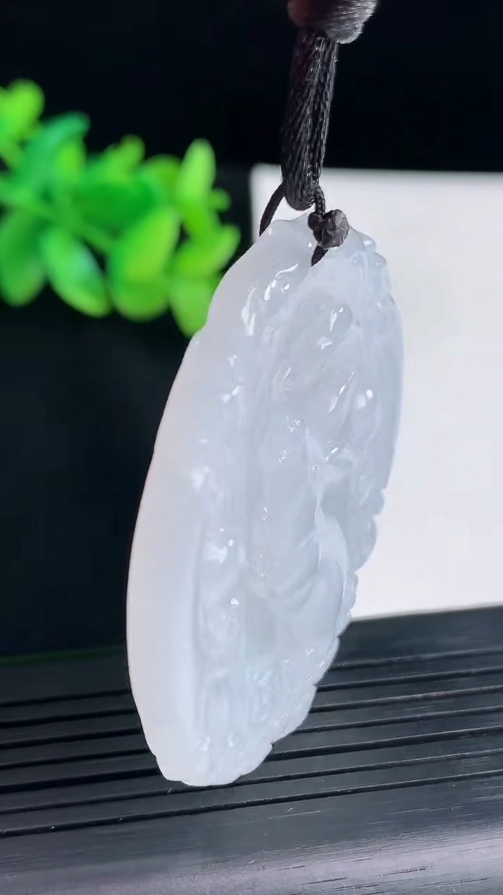 天然A货翡翠生肖兔吊坠，尺寸49-46.5-4重量:21.91g
4月13日