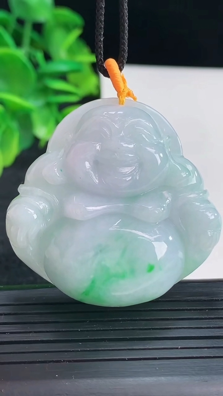 天然A货翡翠佛公吊坠尺寸42.5-44.7-12.2重量:37.78g
4月13日