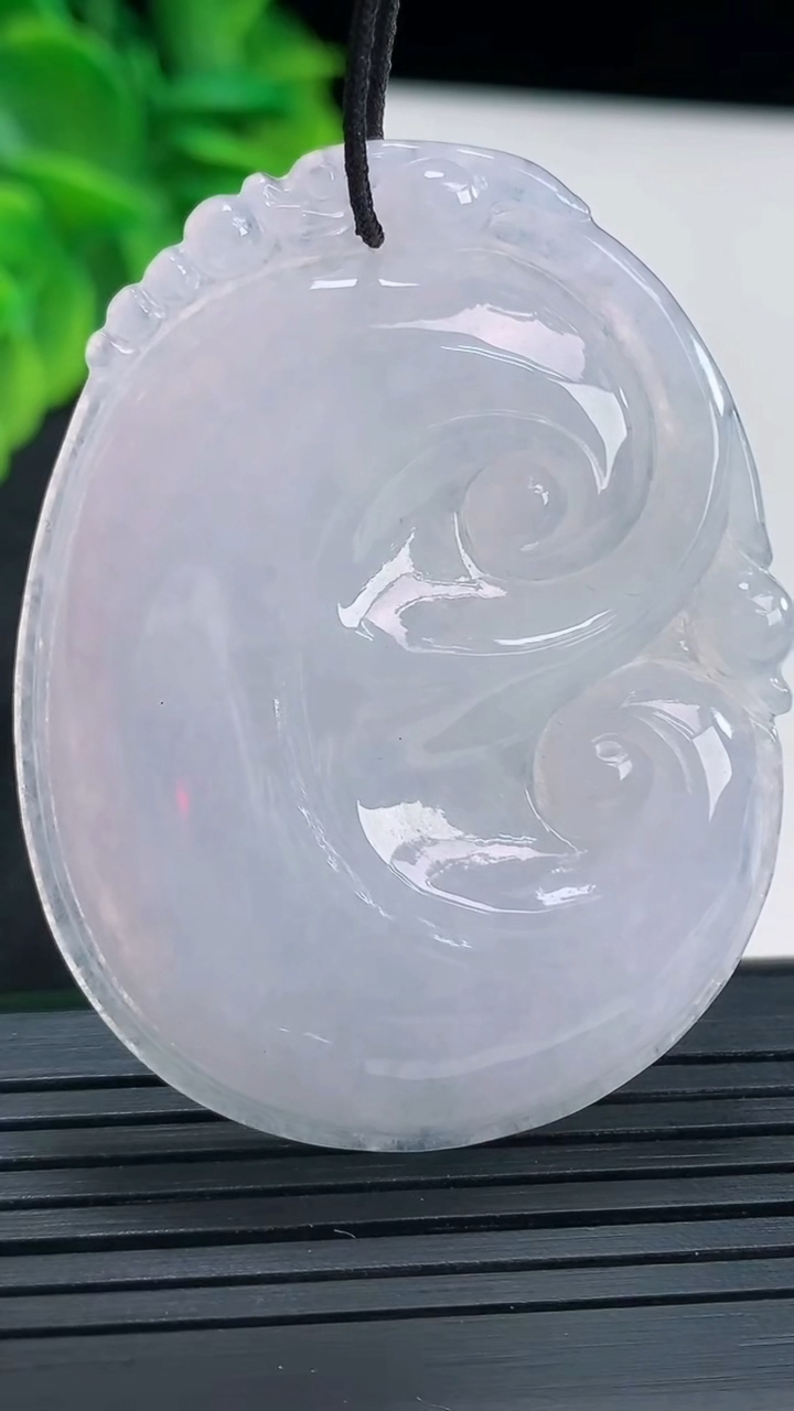 天然A货翡翠紫罗兰如意吊坠尺寸52.3-40.2-5.7重量:21.83g
4月13日