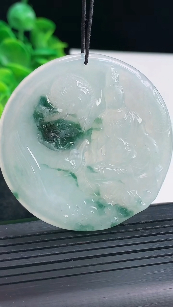 天然A货翡翠飘花祥龙观音菩萨吊坠尺寸52.3-5.4重量:31.22g
4月13日