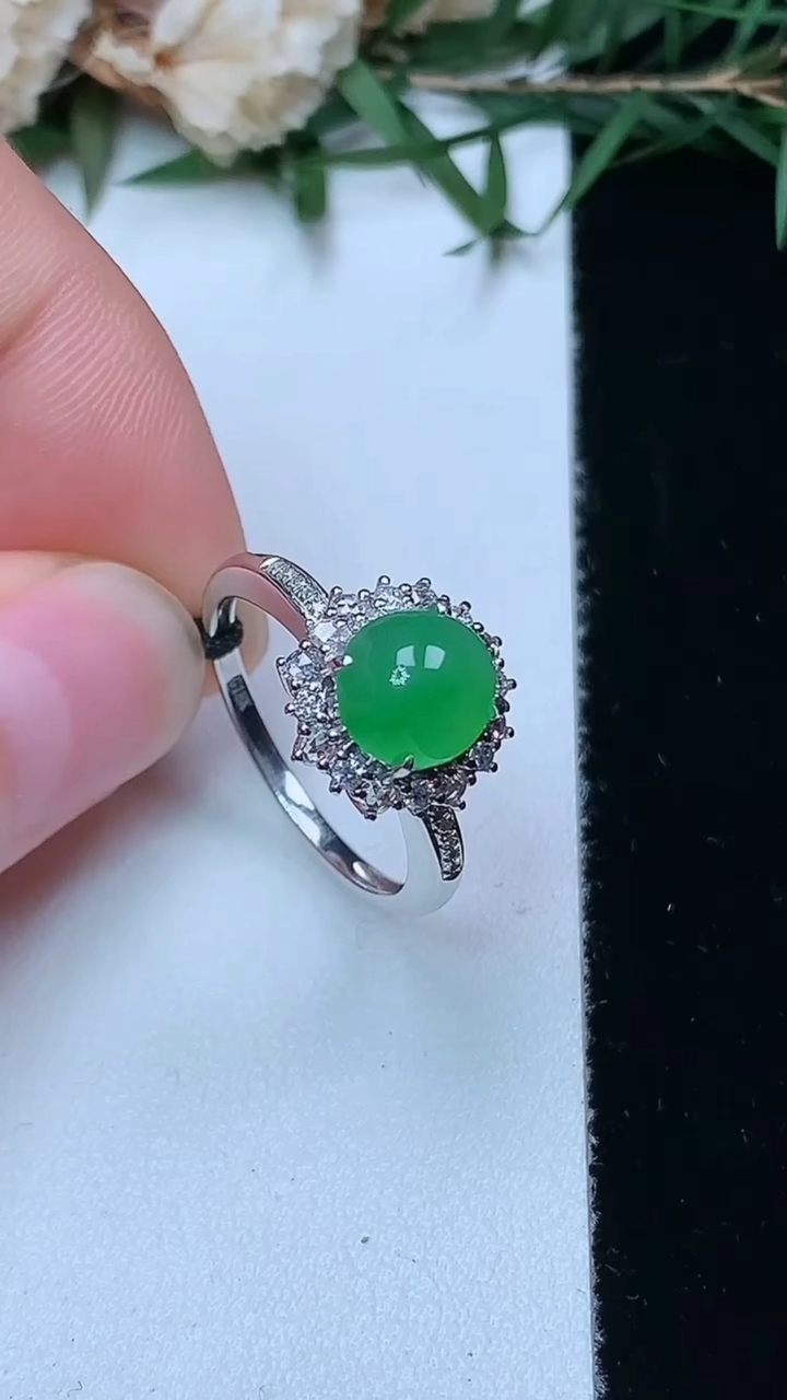 天然A货翡翠蛋面戒指，尺寸17-7.5-7，重量:2.96g2026年4月13日
工厂直销收藏佳品,