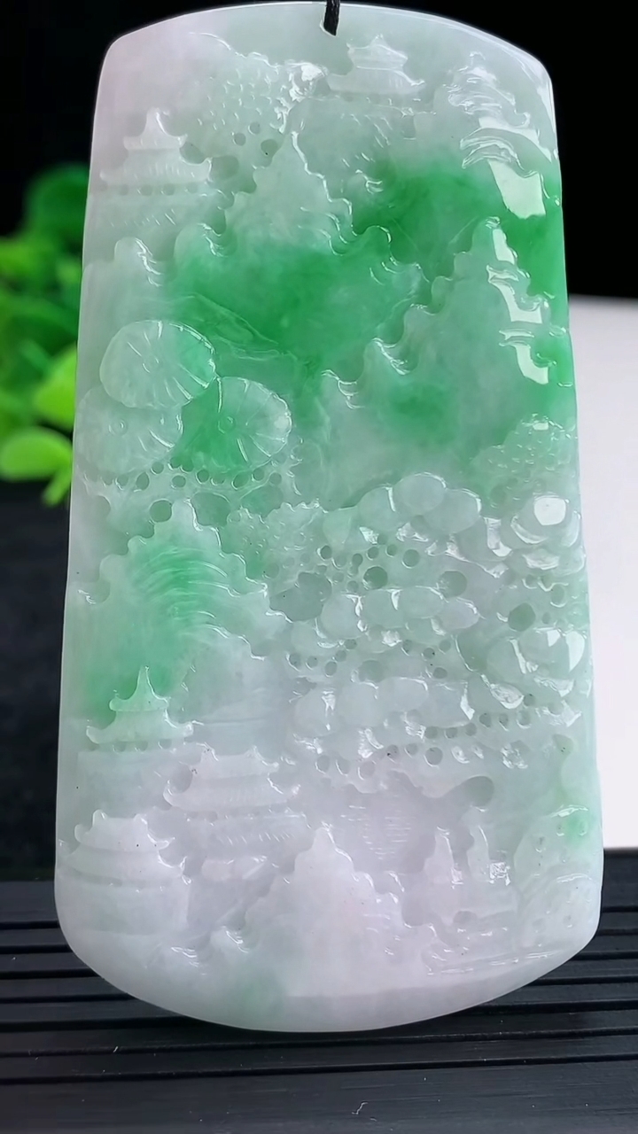 天然A货翡翠山水牌吊坠尺寸76.6-42-5.4重量:44.35g
4月13日