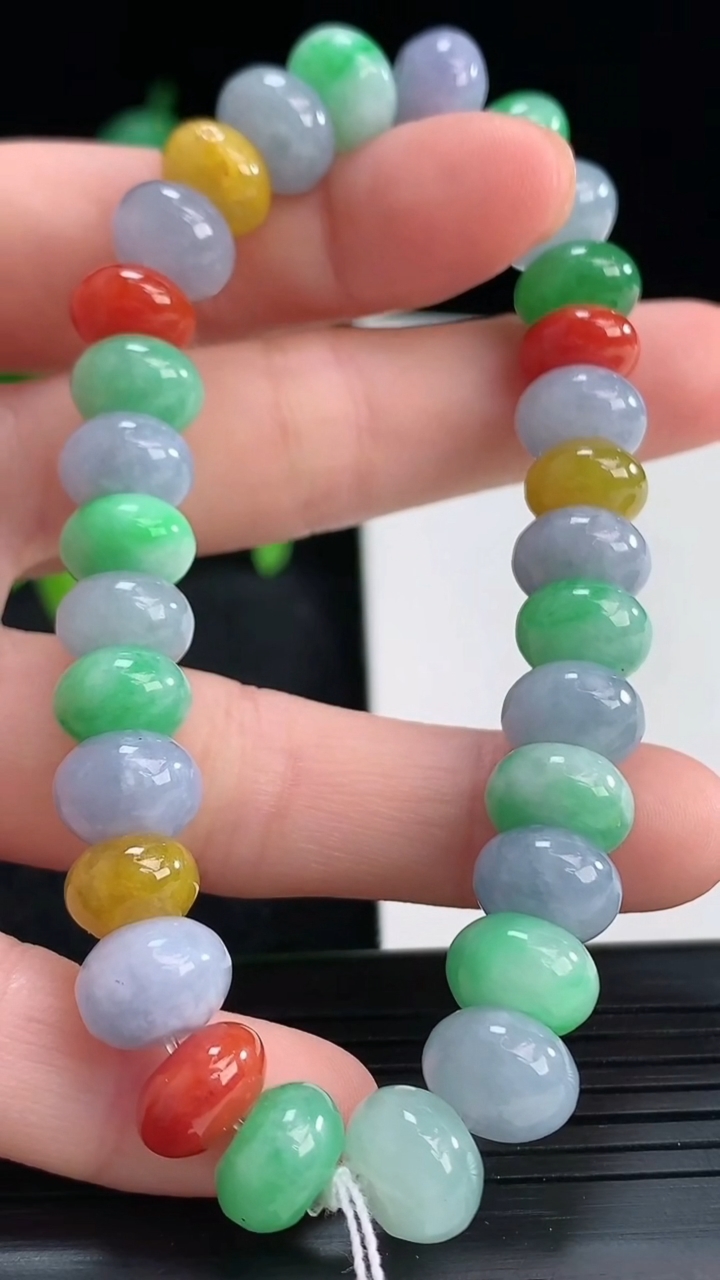 天然A货翡翠四彩算盘珠手串尺寸9.5-6.8重量:35.20g4月13日
工厂直销收藏佳品,种好水足，色泽均匀，有种有色，上手高大气！