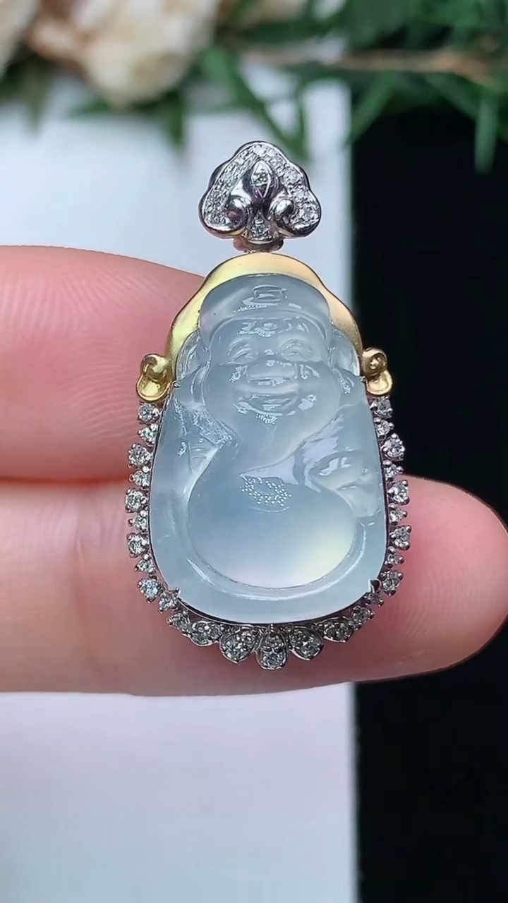 天然A货翡翠白冰财神爷吊坠，尺寸28.2-15-9.6，裸石18-12，重量:3.71g
4月13日