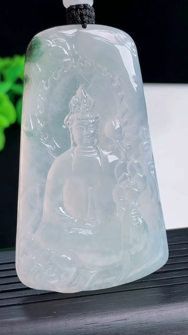 天然A货翡翠种飘花素衣观音吊坠，尺寸65.5-40-7重量:41.95g
4月13日