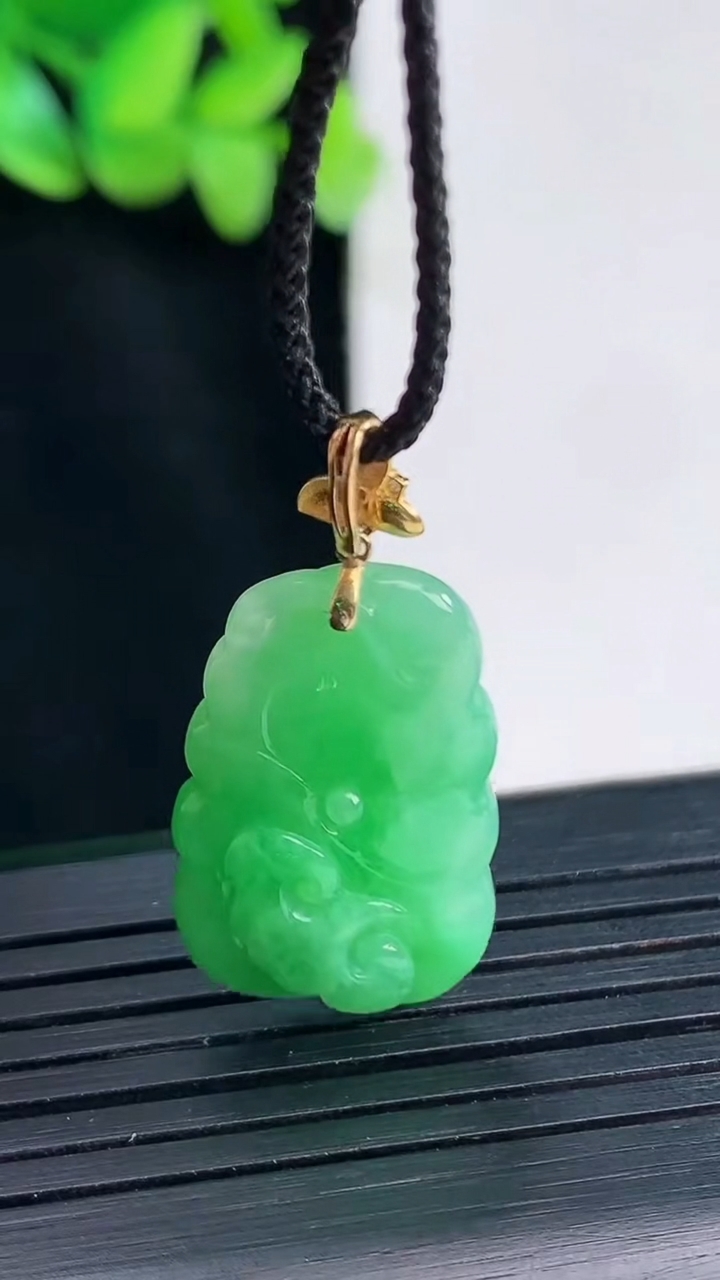 天然A货翡翠和和美美 荷花吊坠，尺寸23.5-15-8重量:4.53g
4月13日