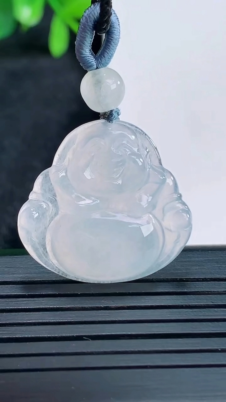 天然A货翡翠佛公吊坠尺寸23.9-25.2-3.9重量:4.04g
4月13日