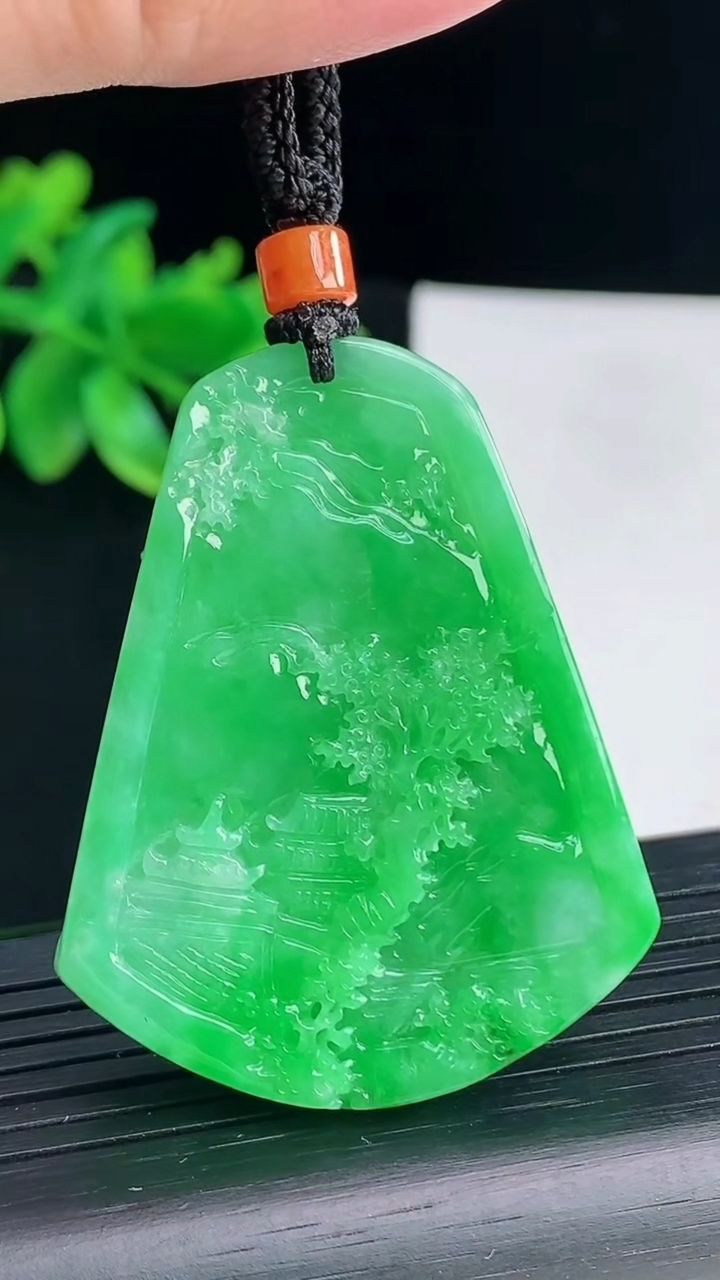 天然A货翡翠山水牌吊坠，尺寸46-38-7重量:26.03g
4月13日