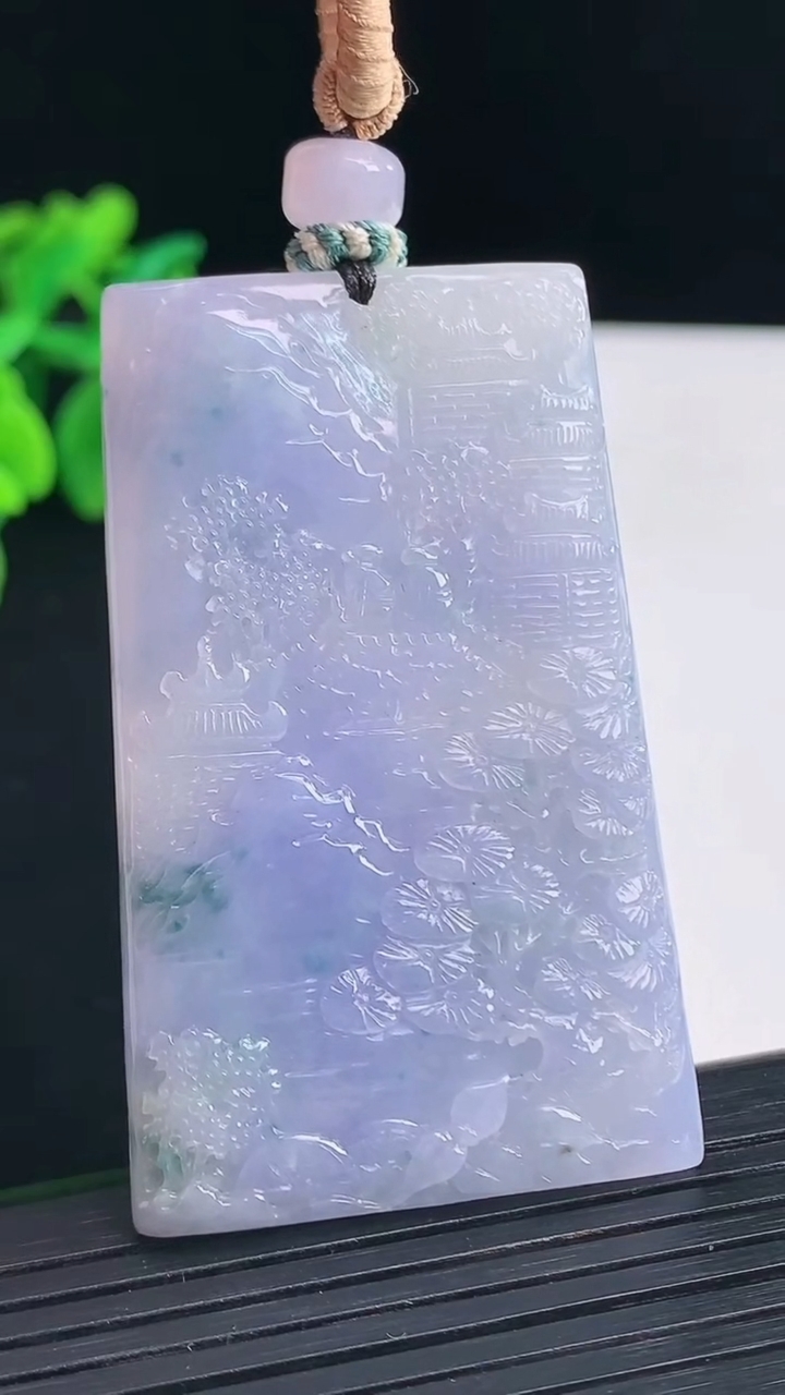 天然A货翡翠紫罗兰飘花山水牌吊坠，尺寸55.6-34-5重量:31.25g
4月13日