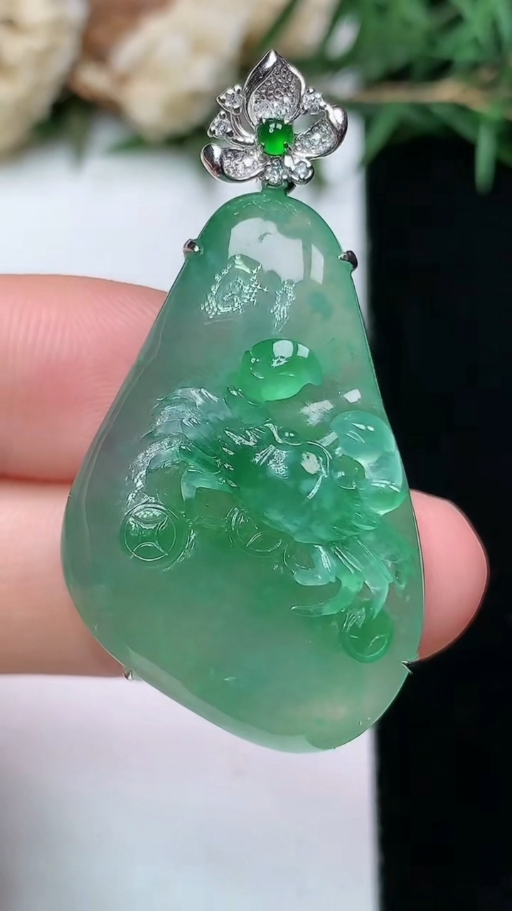 天然A货翡翠富甲一方 螃蟹吊坠，尺寸32-21.4-11，重量:10.14g
4月13日