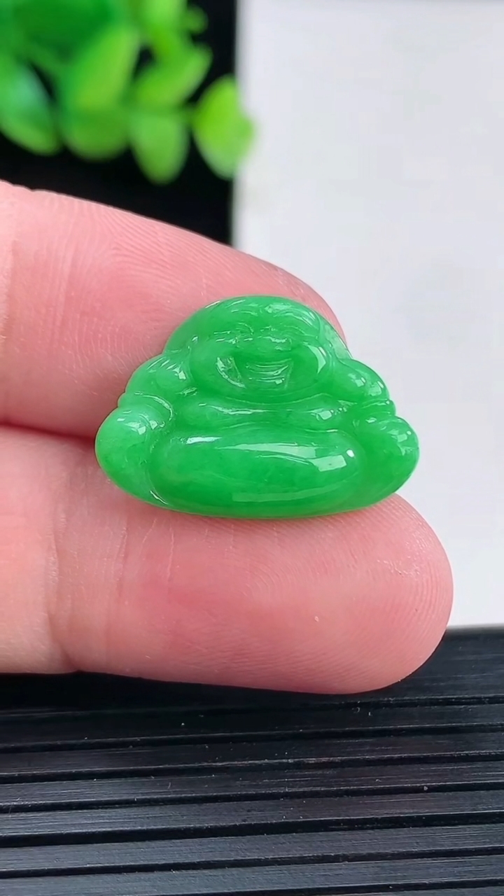 天然A货翡翠满满佛公吊坠，尺寸15.5-22-4.5重量:2.34g
4月13日