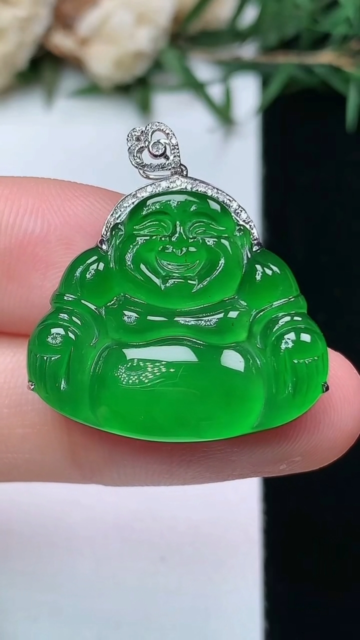 天然A货翡翠佛公吊坠，尺寸19.8-23.5-5.4，重量:3.26g
4月13日