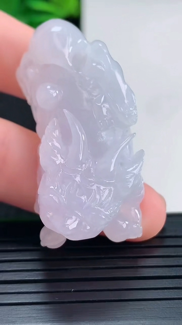 天然A货翡翠紫罗兰貔貅吊坠尺寸42.3-21.1-14.6重量:25.13g
4月13日