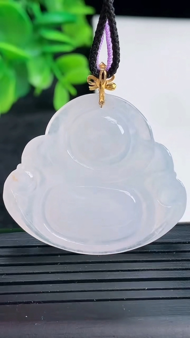 天然A货翡翠佛公吊坠尺寸39.6-38.4-5.8重量:11.66g
4月13日