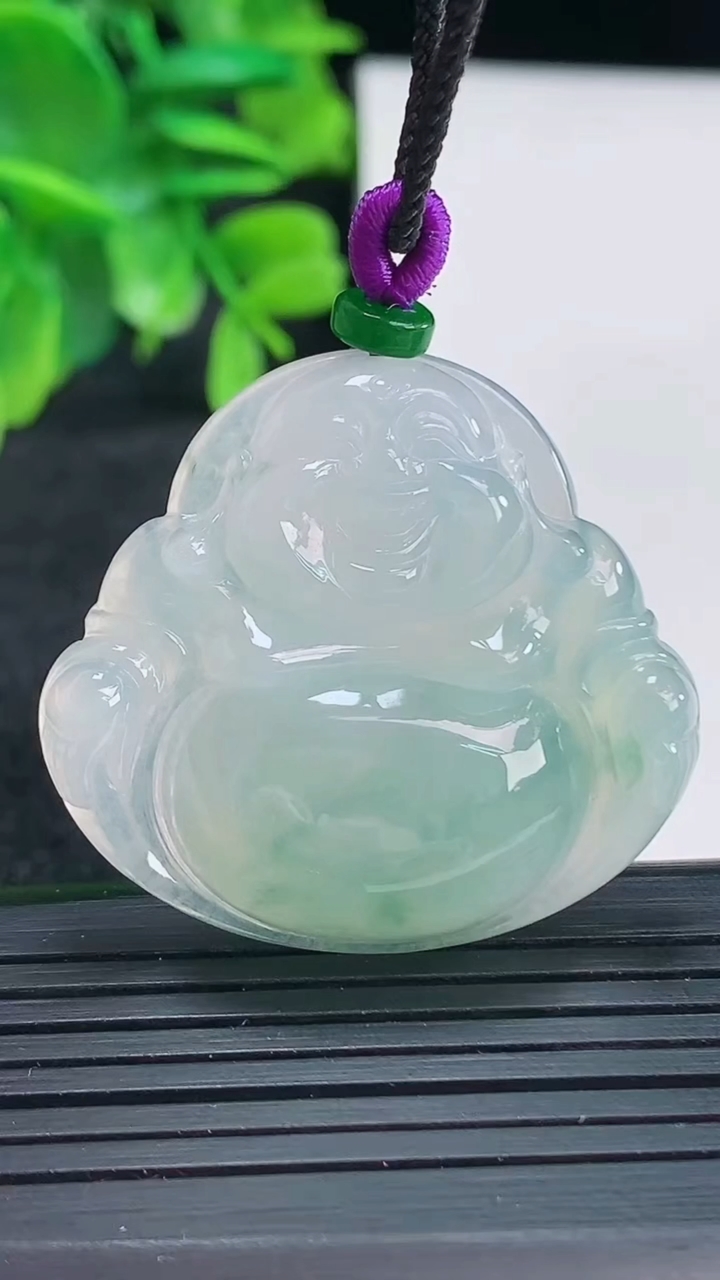 天然A货翡翠飘花佛公吊坠尺寸34-37.3-6.8重量:13.26g
4月13日