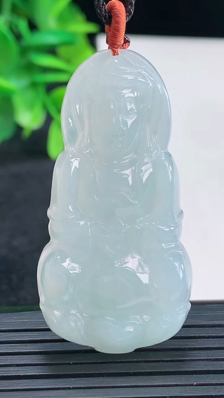 天然A货翡翠观音菩萨吊坠尺寸49-25.3-6.3重量:14.10g
4月13日