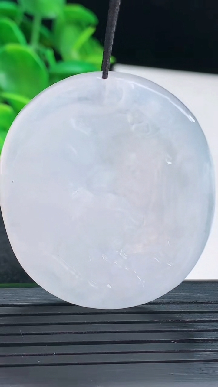 天然A货翡翠生肖虎吊坠尺寸48.7-40.9-6.1重量:24.82g
4月13日