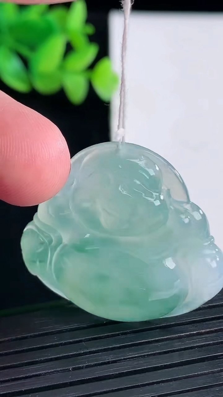 天然A货翡翠冰种飘花佛公吊坠，尺寸32-35-6重量:9.87g
4月13日