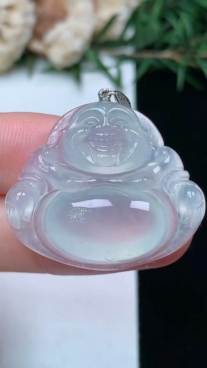 天然A货翡翠白冰佛公吊坠，尺寸25.2-30-6.5，重量:6.99g
4月13日