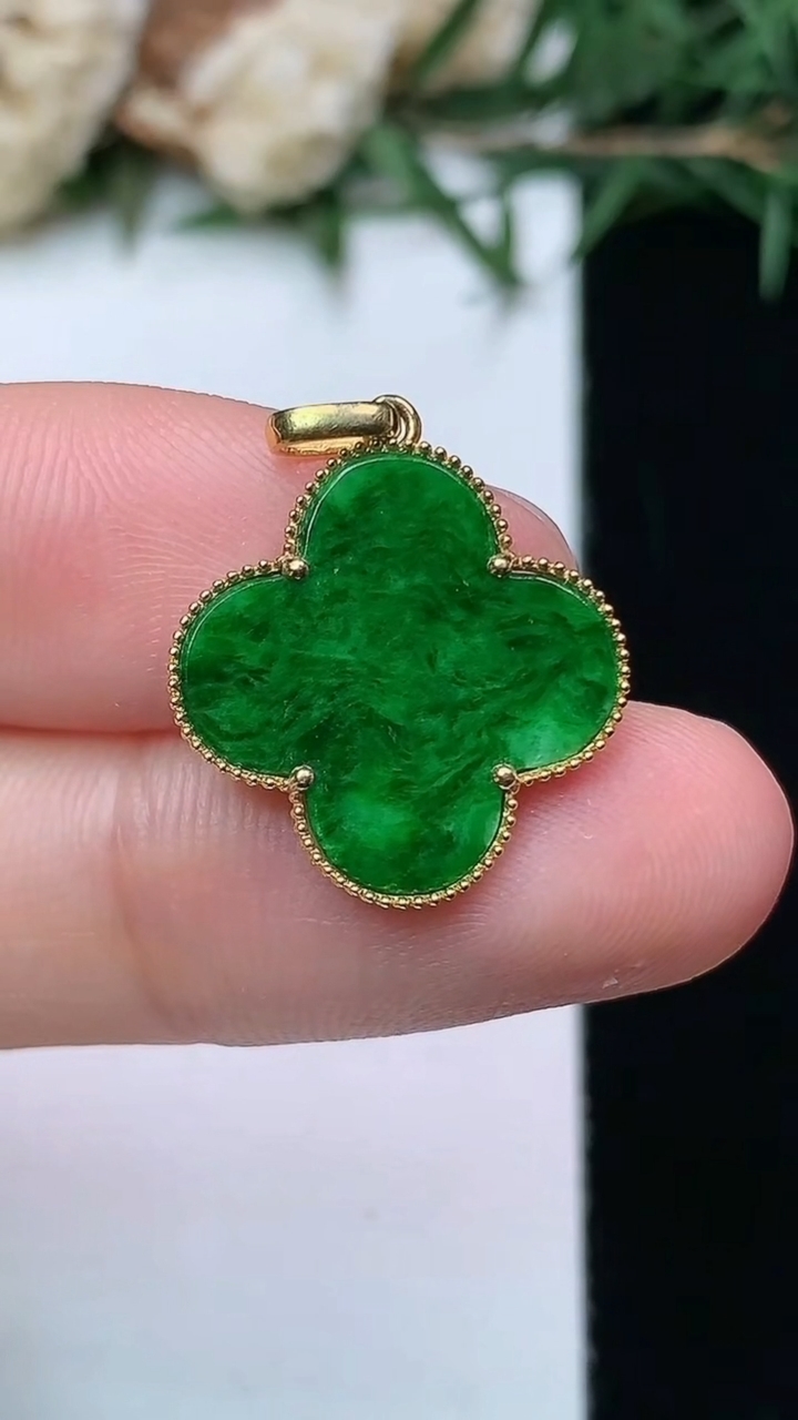 天然A货翡翠四叶草吊坠，尺寸16.8-1.4，重量:1.02g
4月13日