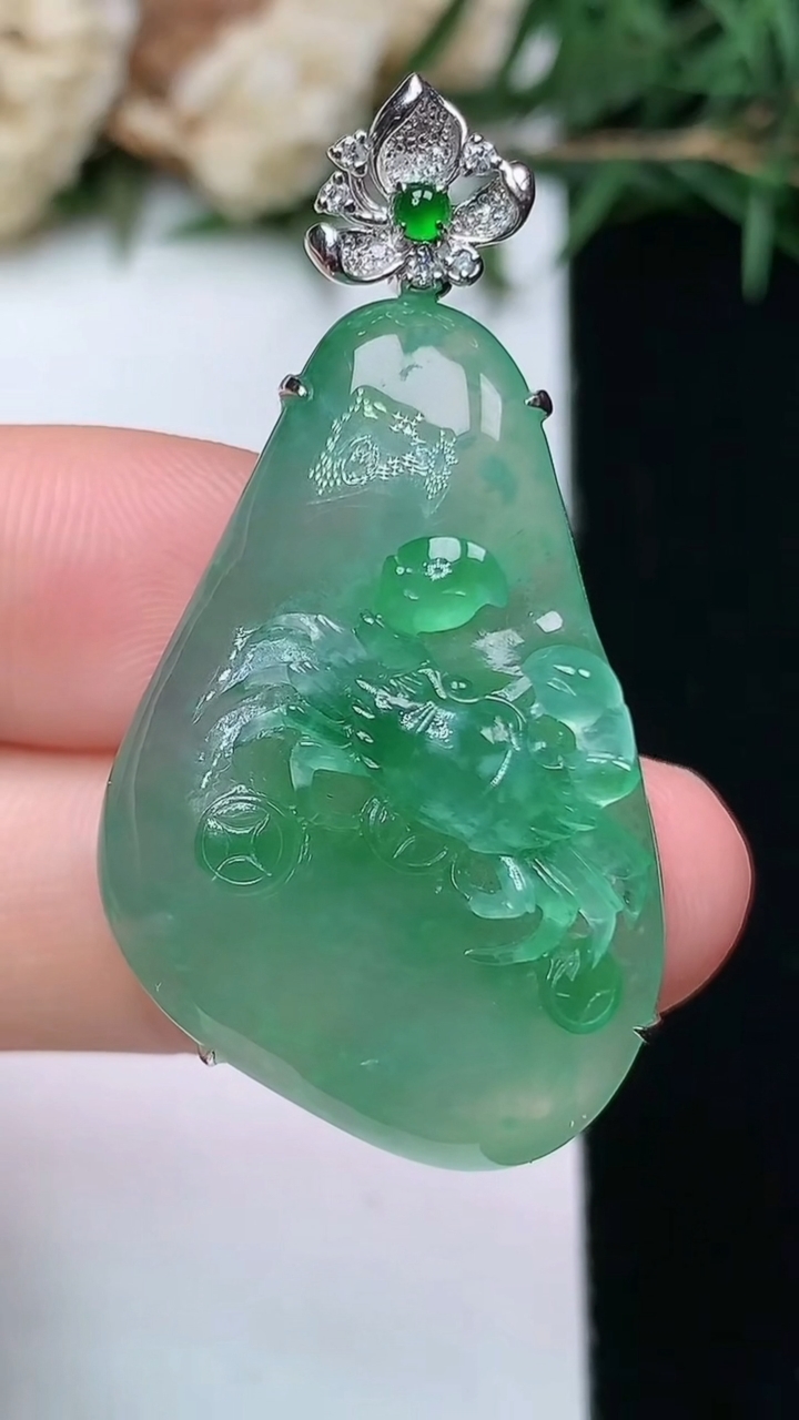 天然A货翡翠富甲一方 螃蟹吊坠，尺寸32-21.4-11，重量:10.14g
4月13日