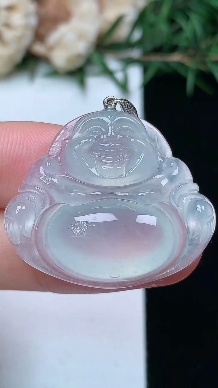 天然A货翡翠白冰佛公吊坠，尺寸25.2-30-6.5，重量:6.99g
4月13日