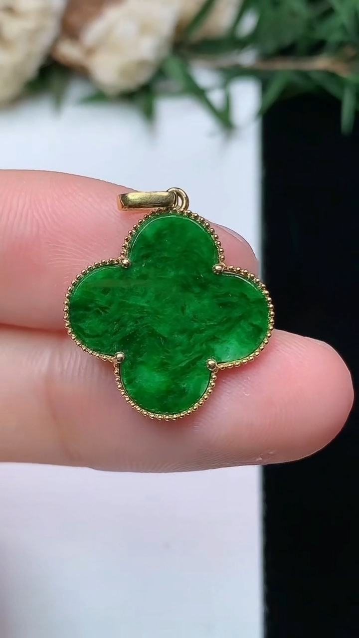 天然A货翡翠四叶草吊坠，尺寸16.8-1.4，重量:1.02g
4月13日
