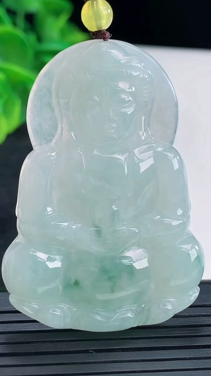 天然A货翡翠飘花观音菩萨吊坠尺寸55.4-39.5-5.4重量:22.03g
4月13日