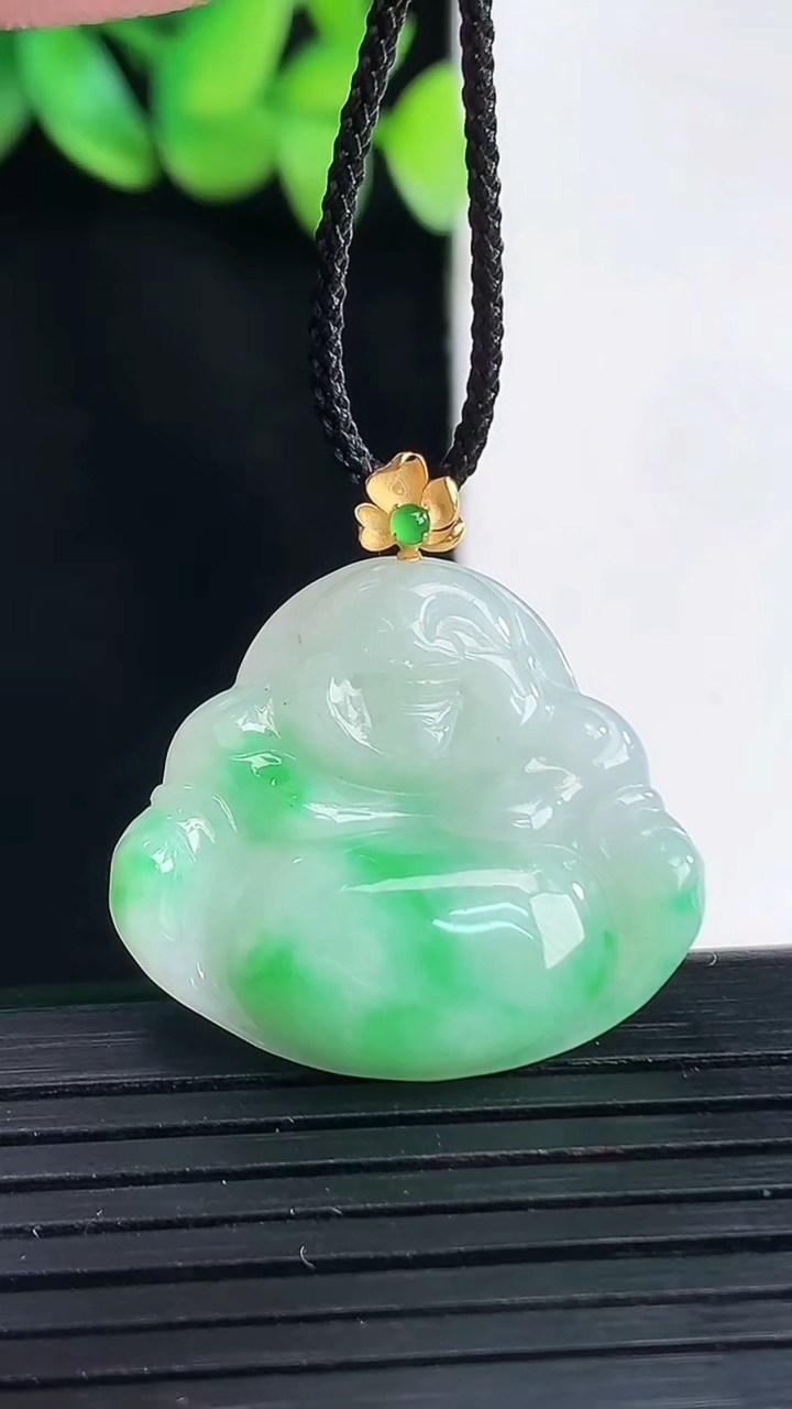 天然A货翡翠佛公吊坠，尺寸24-27-5重量:4.72g
4月13日