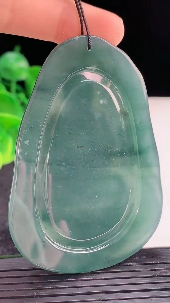 天然A货翡翠蓝水大日如来吊坠尺寸68-47-9重:48.90g049
4月13日