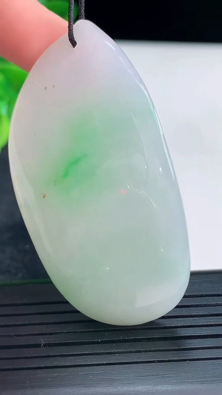 天然A货翡翠无相佛吊坠尺寸57-30-11.5重:30.39g049
4月13日