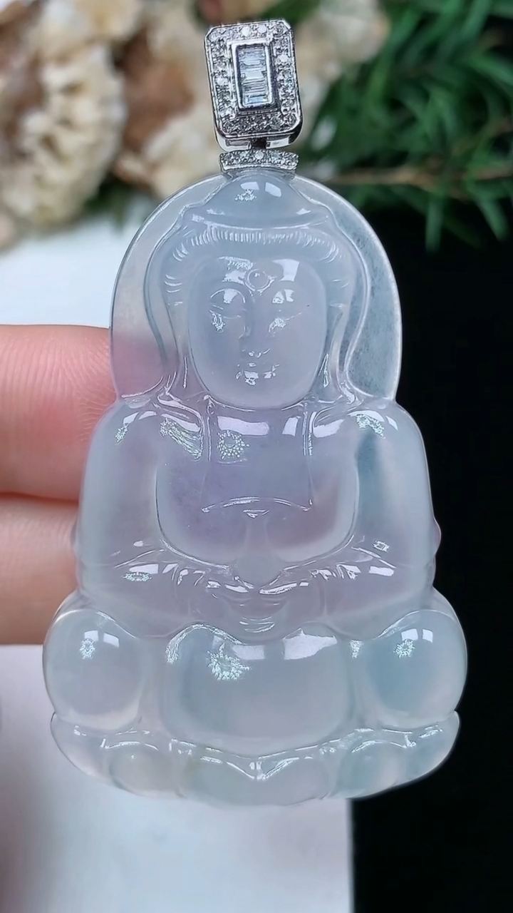 天然A货翡翠白冰观音菩萨吊坠，尺寸46.6-31.3-5.9，重量:14.87g
4月13日
