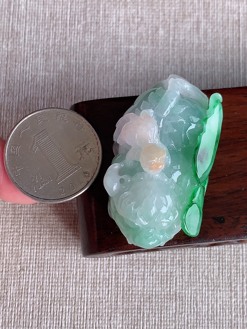 天然A货翡翠黄加绿双彩子母招财貔貅吊坠 
尺寸45-24.8-21mm 重量33.52g 0411