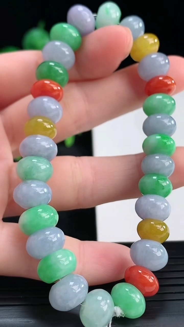 天然A货翡翠四彩算盘珠手串尺寸9.5-6.8重量:35.20g4月13日
工厂直销收藏佳品,种好水足，色泽均匀，有种有色，上手高大气！