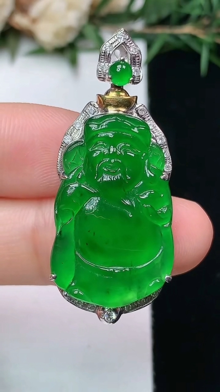 天然A货翡翠财神爷吊坠，尺寸38.9-24.9-15.9-7.3，重量:6.21g
4月13日