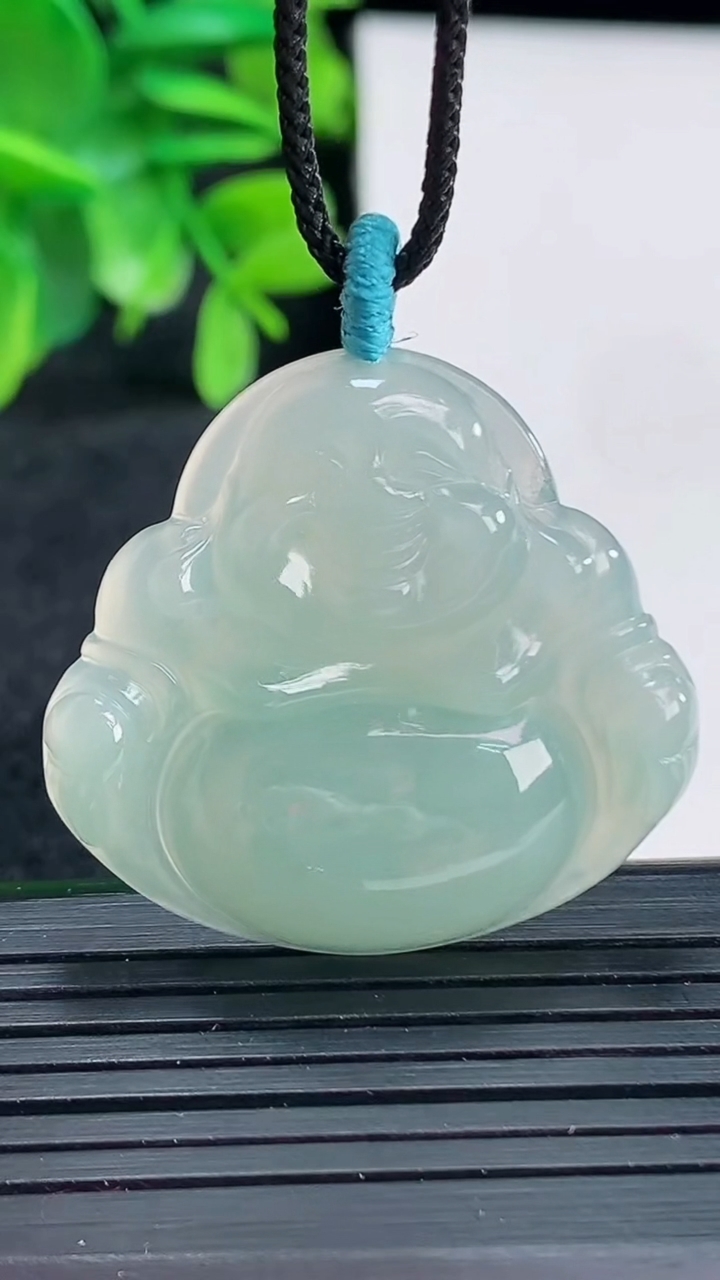 天然A货翡翠佛公吊坠尺寸32.4-34.1-6.1重量:10.00g
4月13日