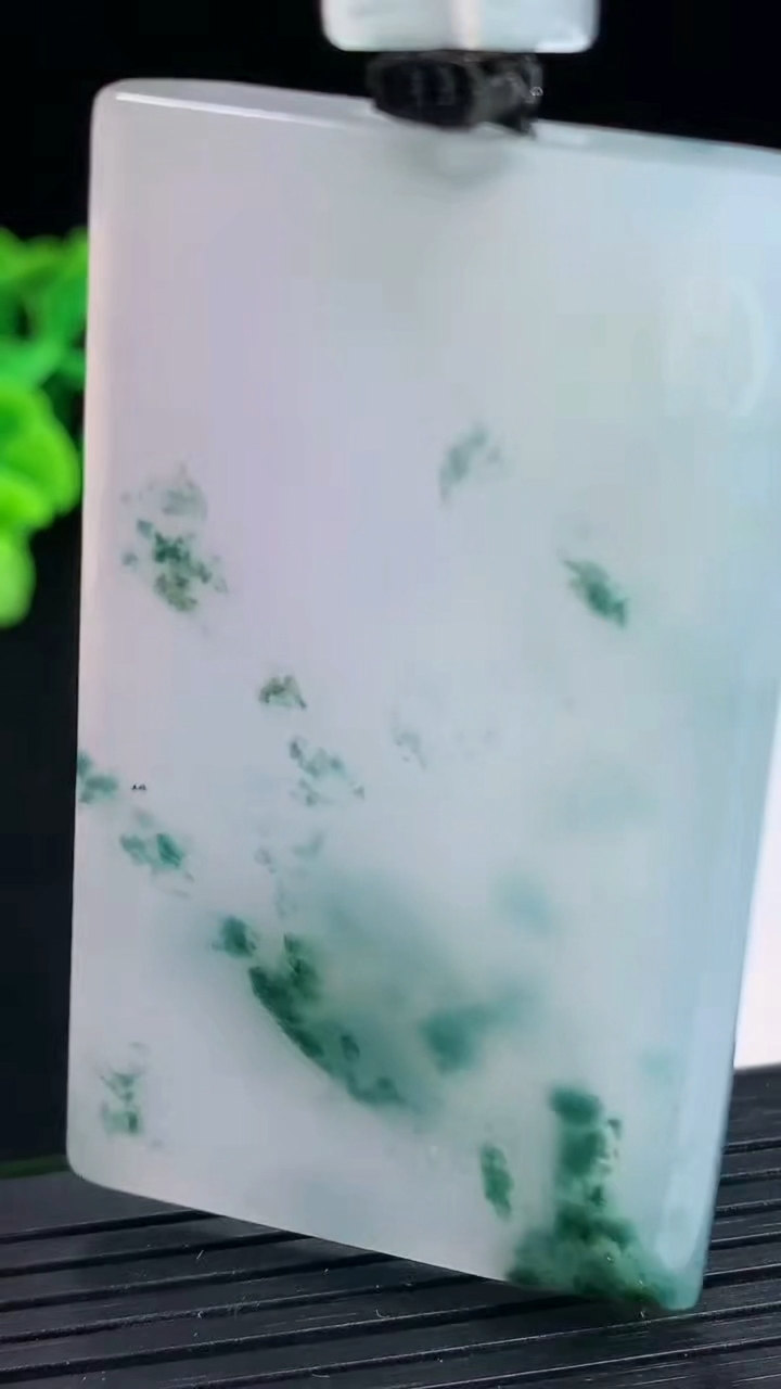 天然A货翡翠种飘花仿古无事牌吊坠，尺寸64-38-5.8重量:45.30g
4月13日