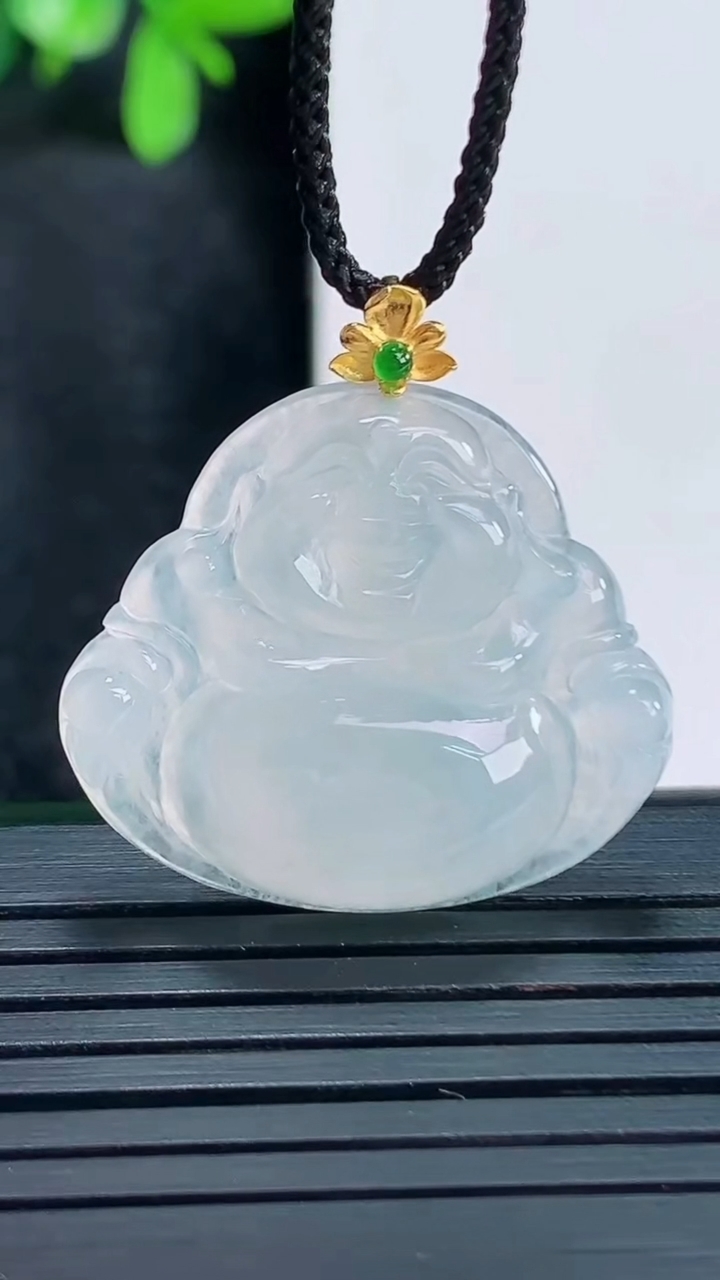 天然A货翡翠佛公吊坠尺寸27.8-26.6-5.8重量:5.31g
4月13日