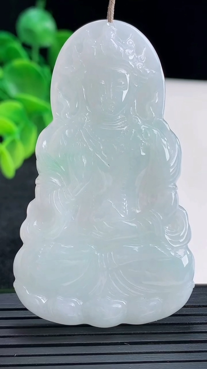 天然A货翡翠度母观音吊坠尺寸66-39.5-4.5重量:23.04g
4月13日
