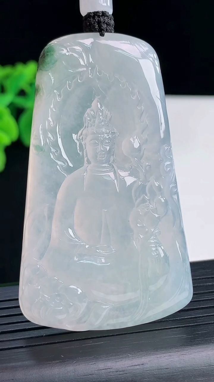 天然A货翡翠种飘花素衣观音吊坠，尺寸65.5-40-7重量:41.95g
4月13日