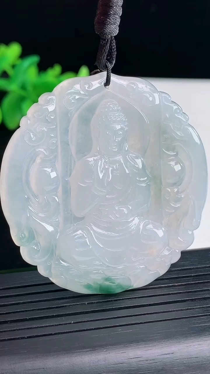 天然A货翡翠飘花阿弥陀佛吊坠，尺寸53-5重量:24.09g
4月13日