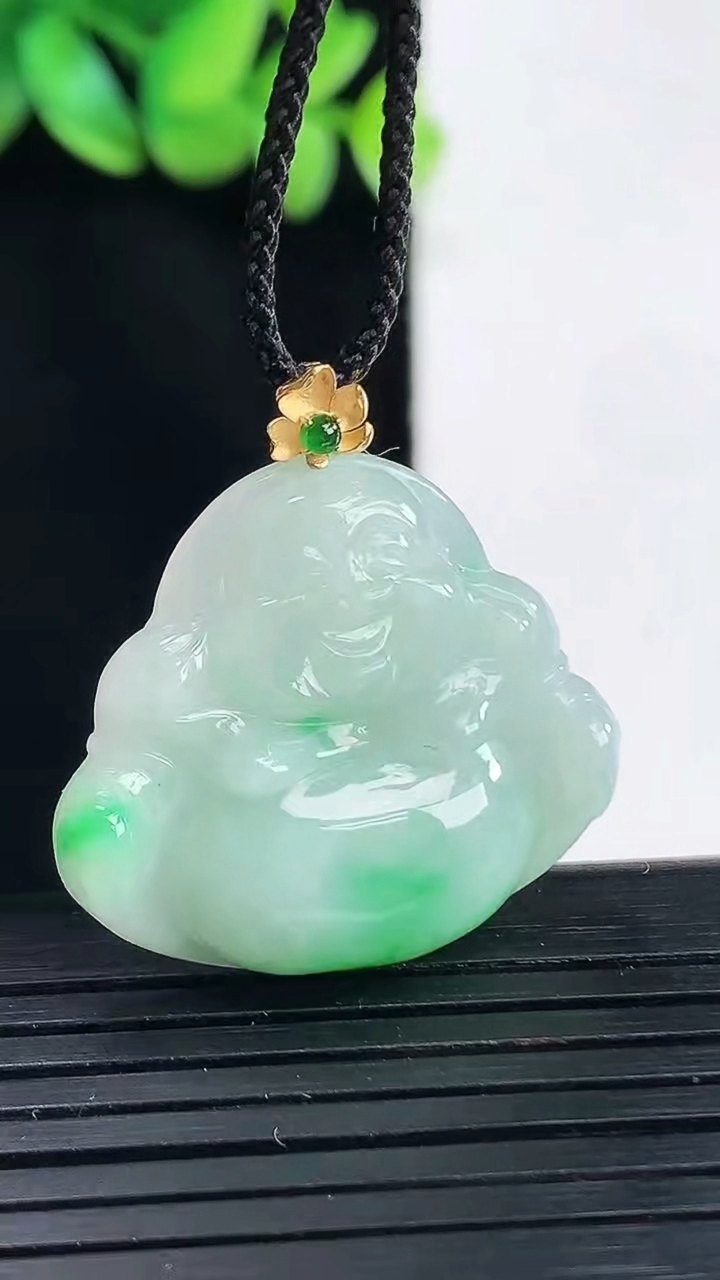 天然A货翡翠佛公吊坠，尺寸25.5-29-6.2重量:6.63g
4月13日