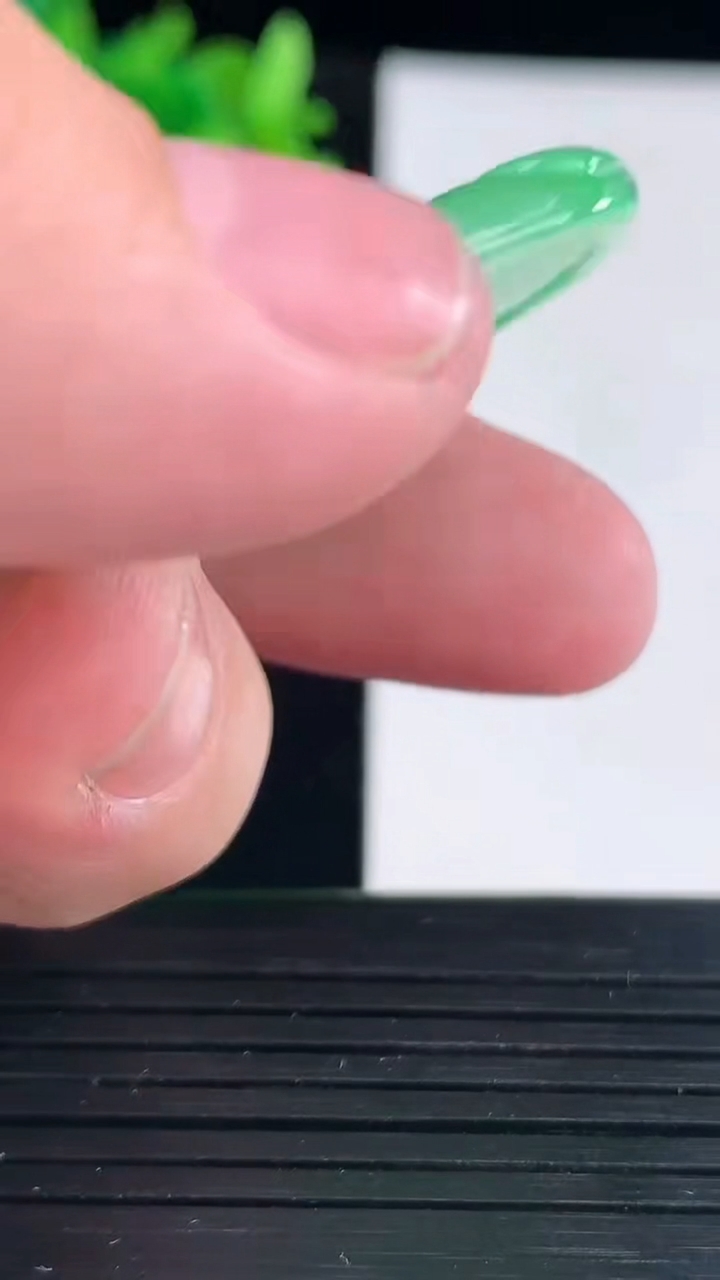 天然A货翡翠满满和和美美 荷花吊坠，尺寸50.5-32-5.2重量:18.79g
4月13日