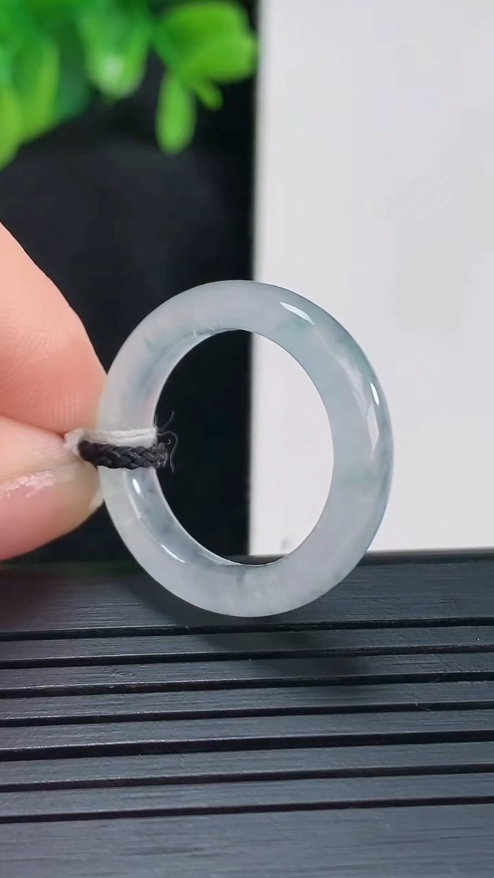 天然A货翡翠飘花指环戒指尺寸17.9-4.9-3.6重量:3.44g2026年4月14日
工厂直销收