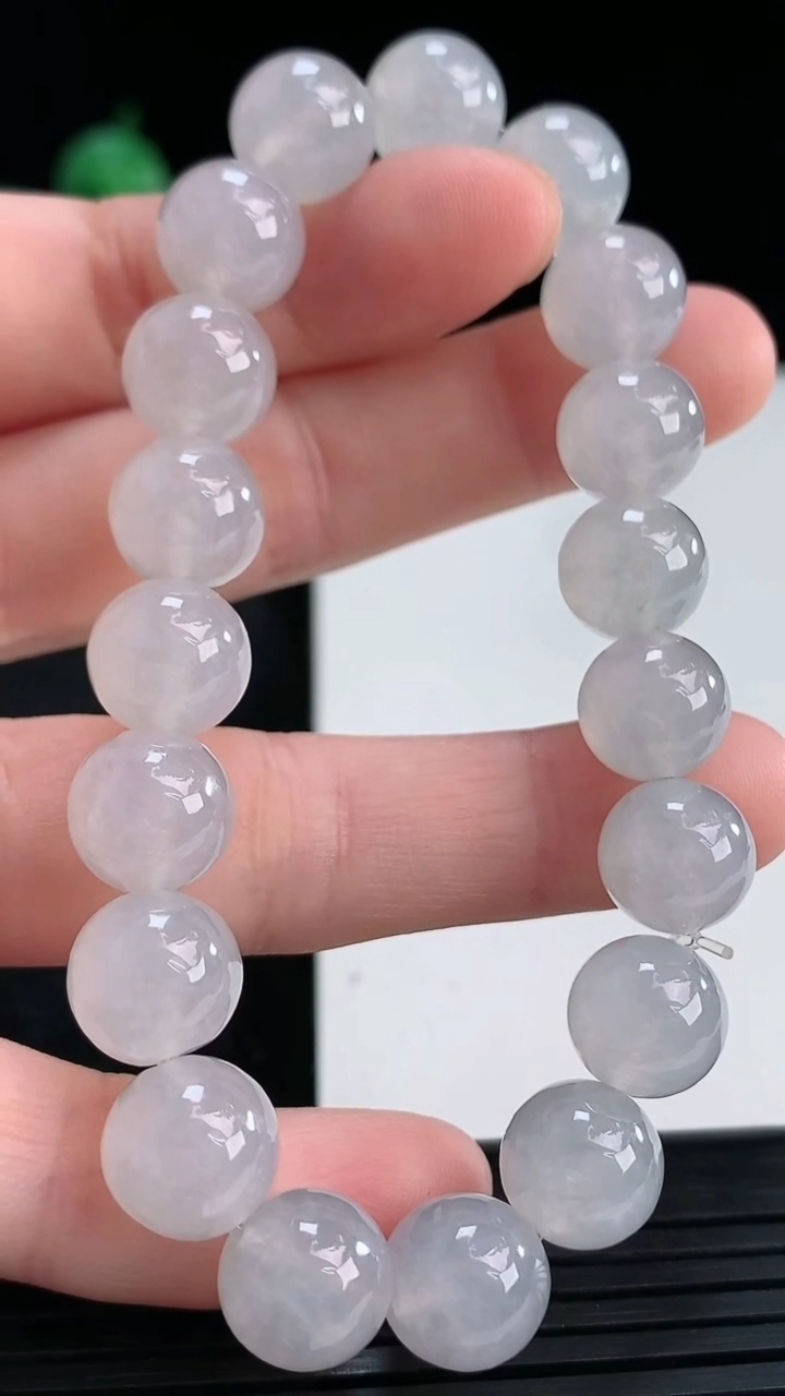 天然A货翡翠圆珠手串尺寸10-19颗重量:35.23g4月14日
工厂直销收藏佳品,种好水足，色泽均