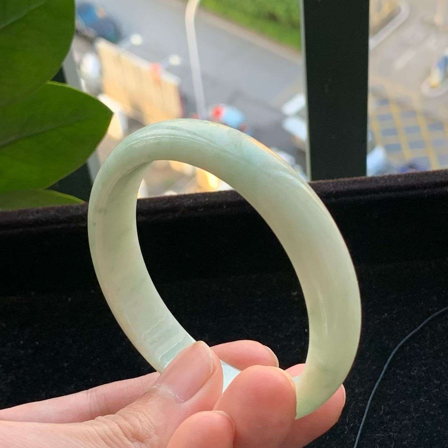 A货天然翡翠冰糯种黄飘花手镯59圈重量50.66
4月14日