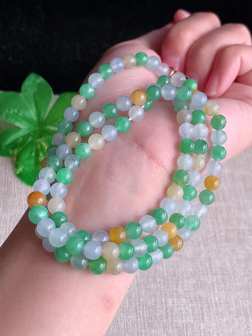 天然A货翡翠三彩圆珠项链毛衣链108颗 
尺寸5.6mm 重量40.20g 0412