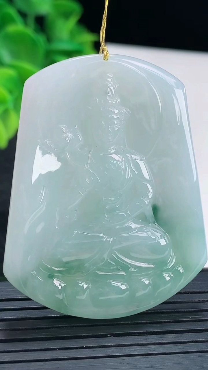 天然A货翡翠飘花大势至菩萨吊坠尺寸52.3-41.2-5.8重量:28.17g
4月14日